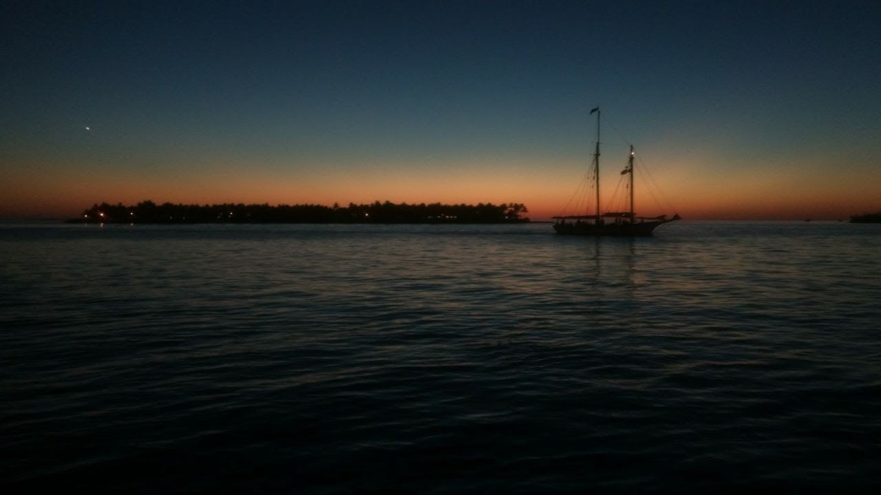 Villa Lion's Garden - Sunset Pier at Key West