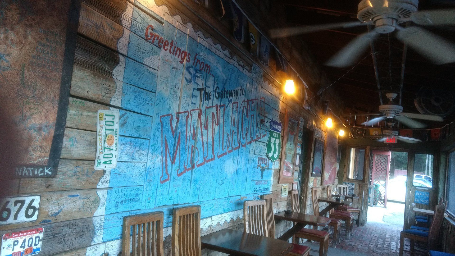 Villa Lion's Garden - Bubba's Roadhouse & Saloon