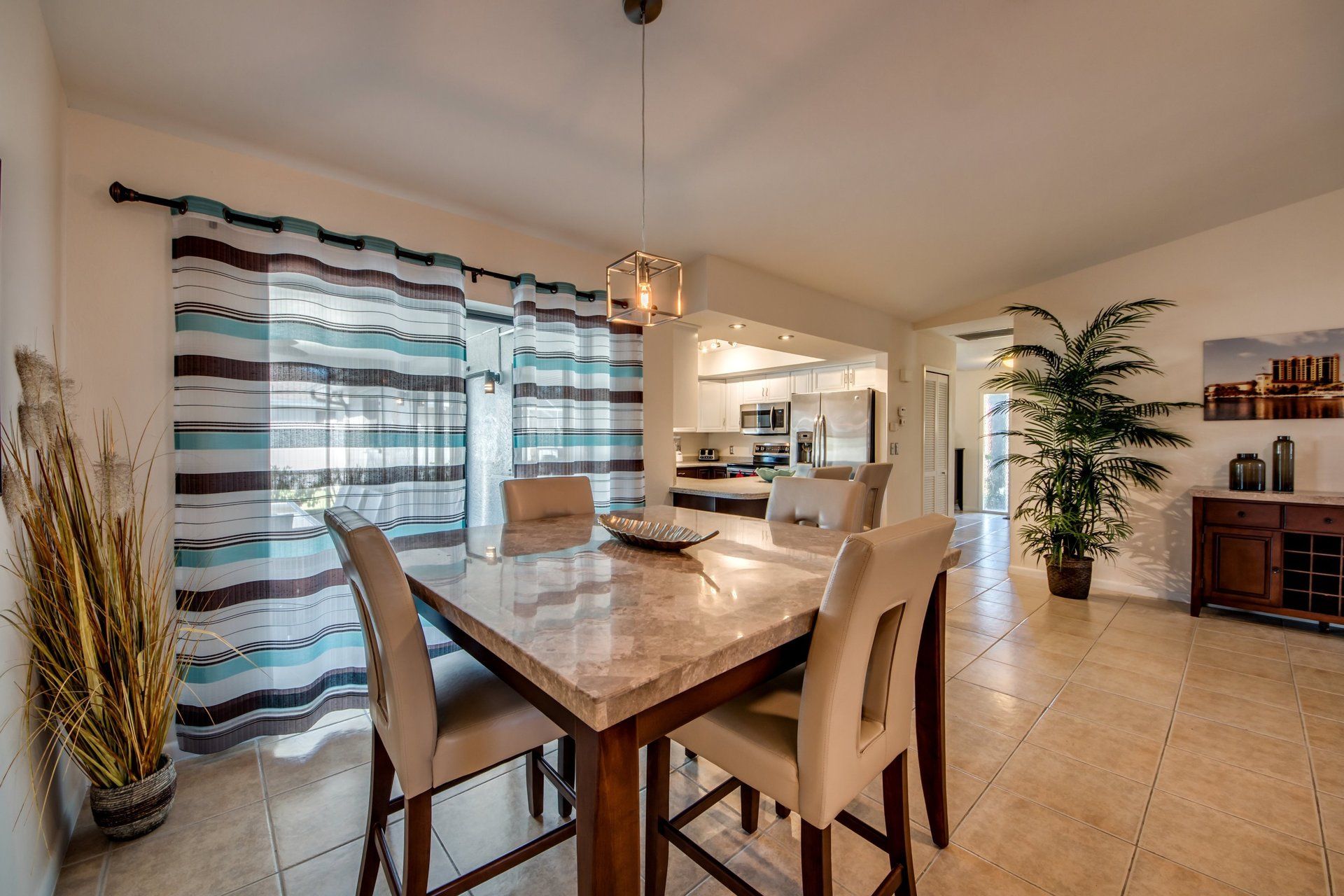 Villa Lion's Garden - Kitchen & Dining Area