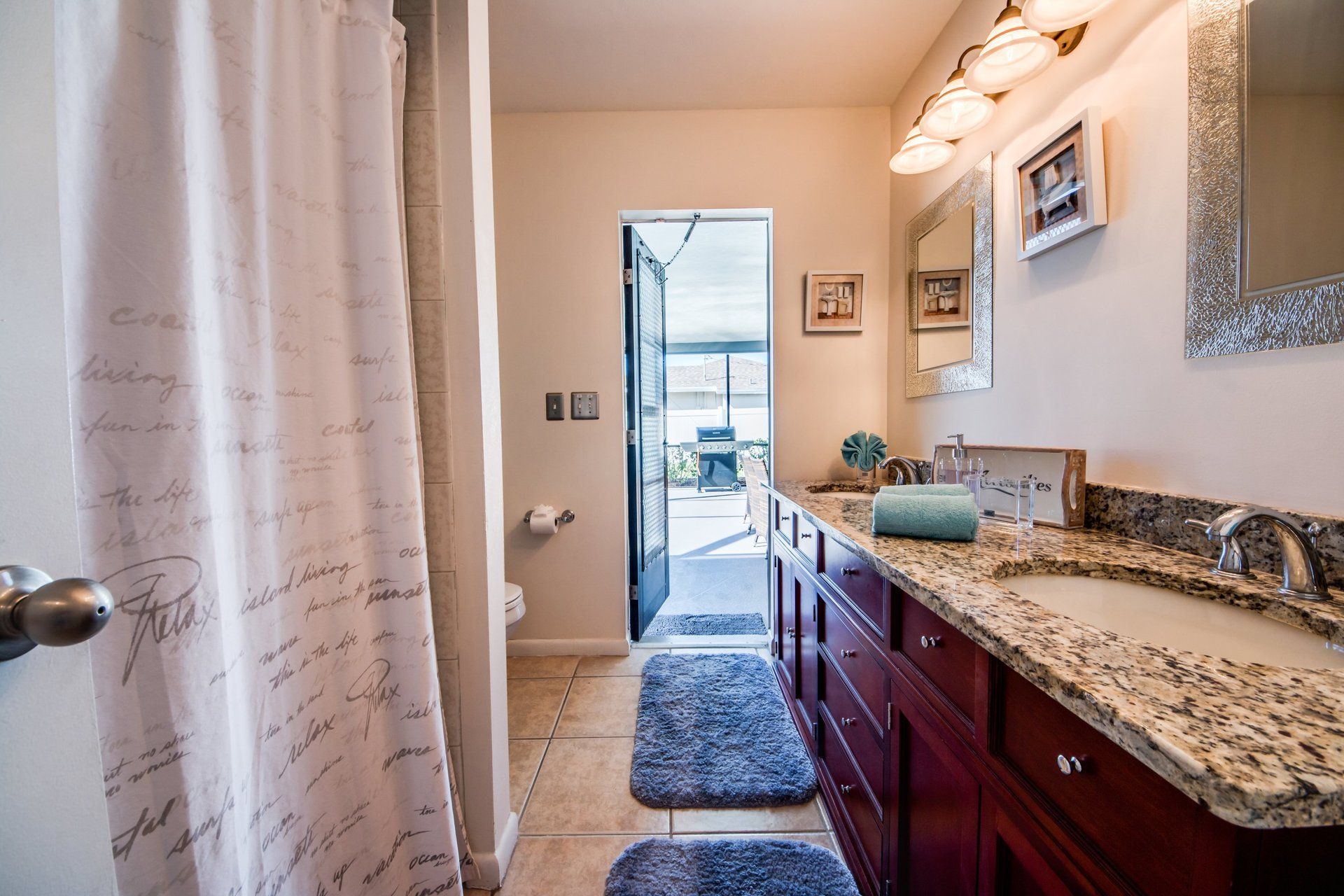 Villa Lion's Garden - Guests Bathroom