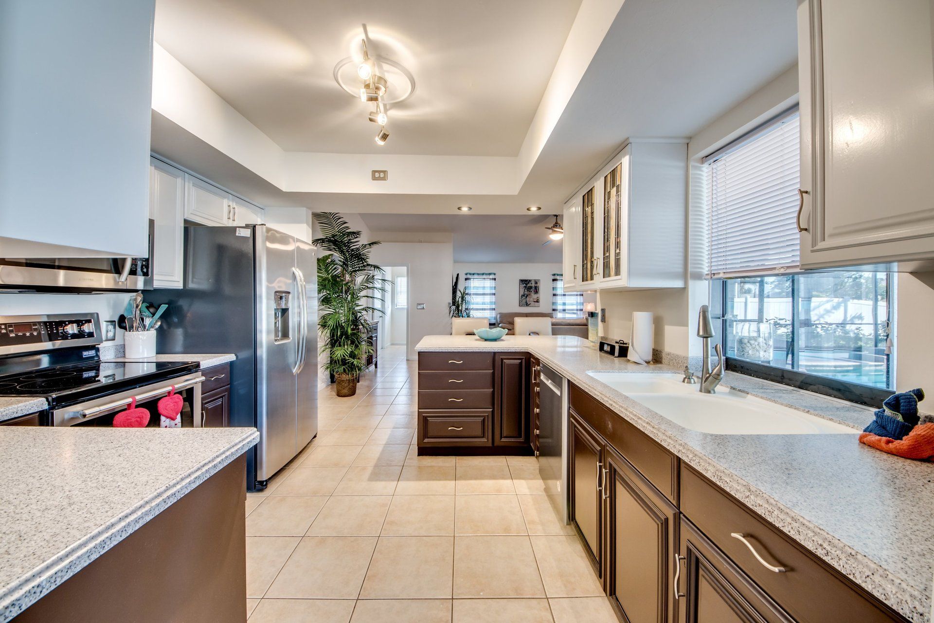 Villa Lion's Garden - Kitchen & Dining Area