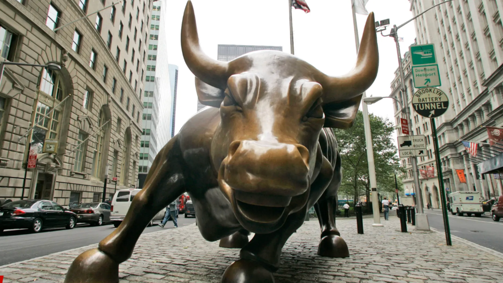 Ron Shaich is smiling in front of a panera bread store