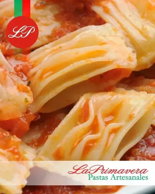 Close-up of pasta with tomato sauce; the logo says “La Primavera Pastas Artesanales”