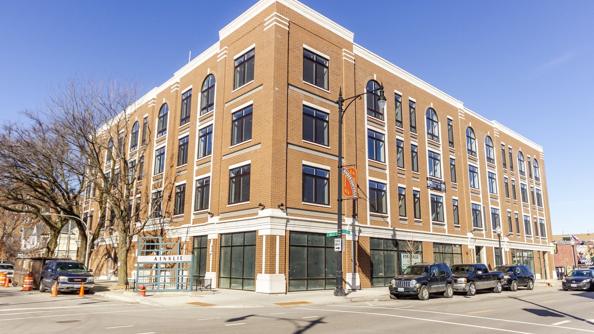 1502 W Ainslie Street  Chicago, IL 60640