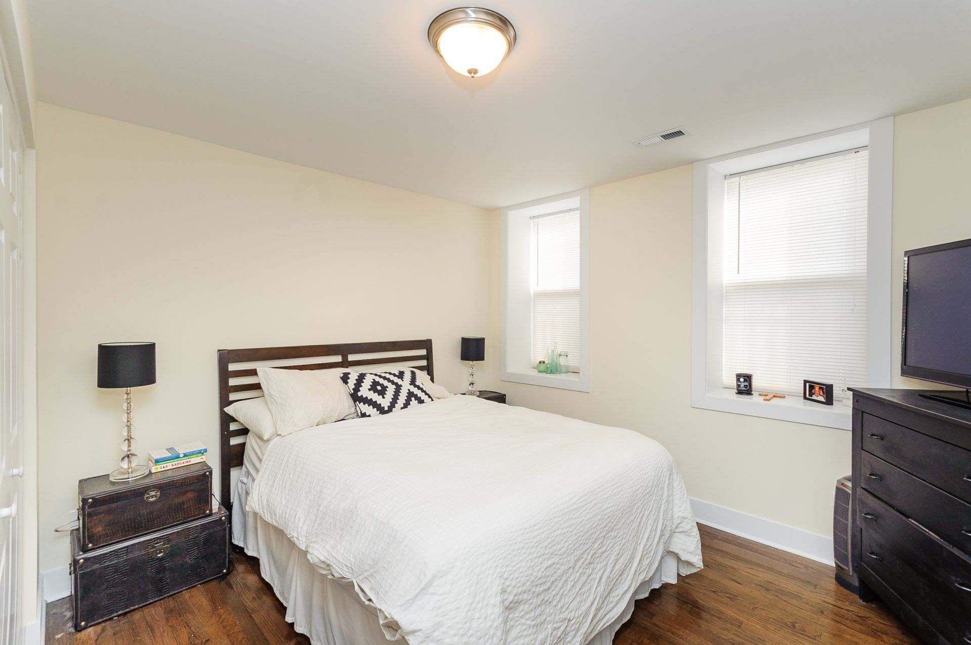 1834 W Wabansia Avenue Bedroom