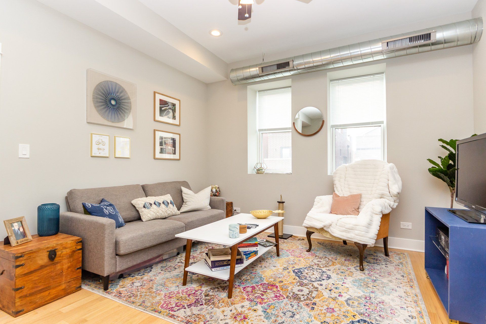1038 N Ashland Avenue Living Room with Couch and Area rug