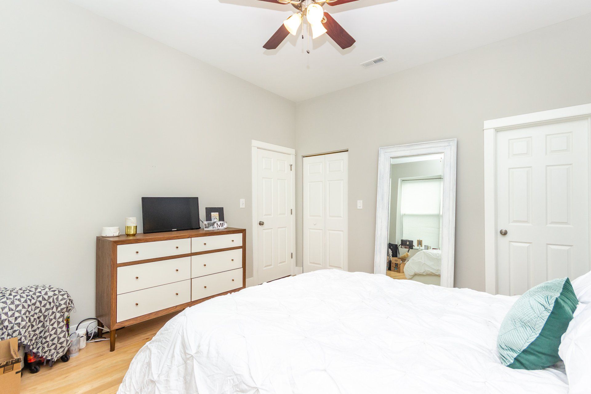 1038 N Ashland Avenue Bedroom