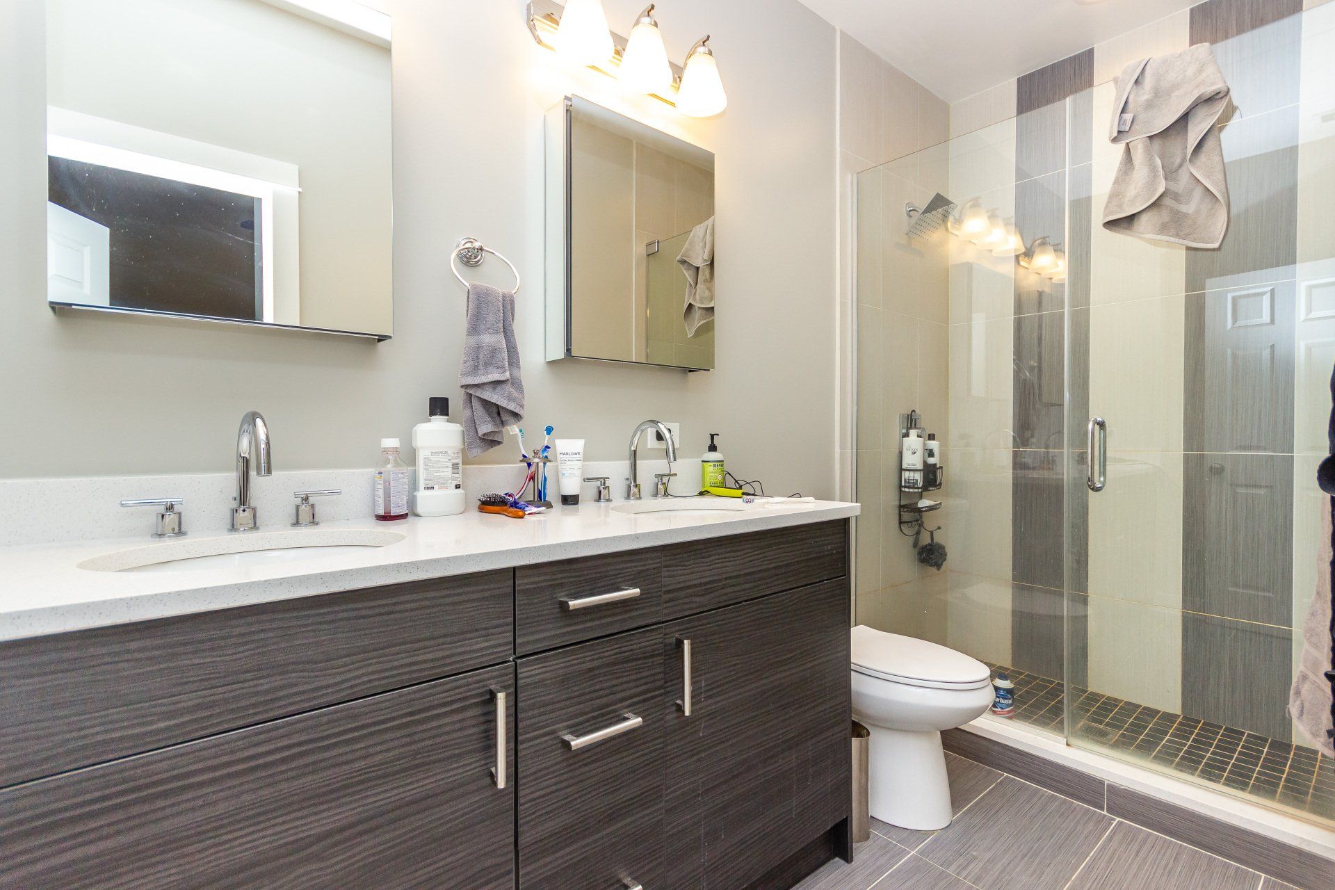 1038 N Ashland Avenue Bathroom 2