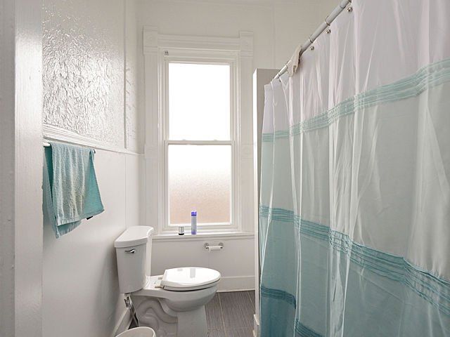 624-28 S Racine Avenue Bathroom