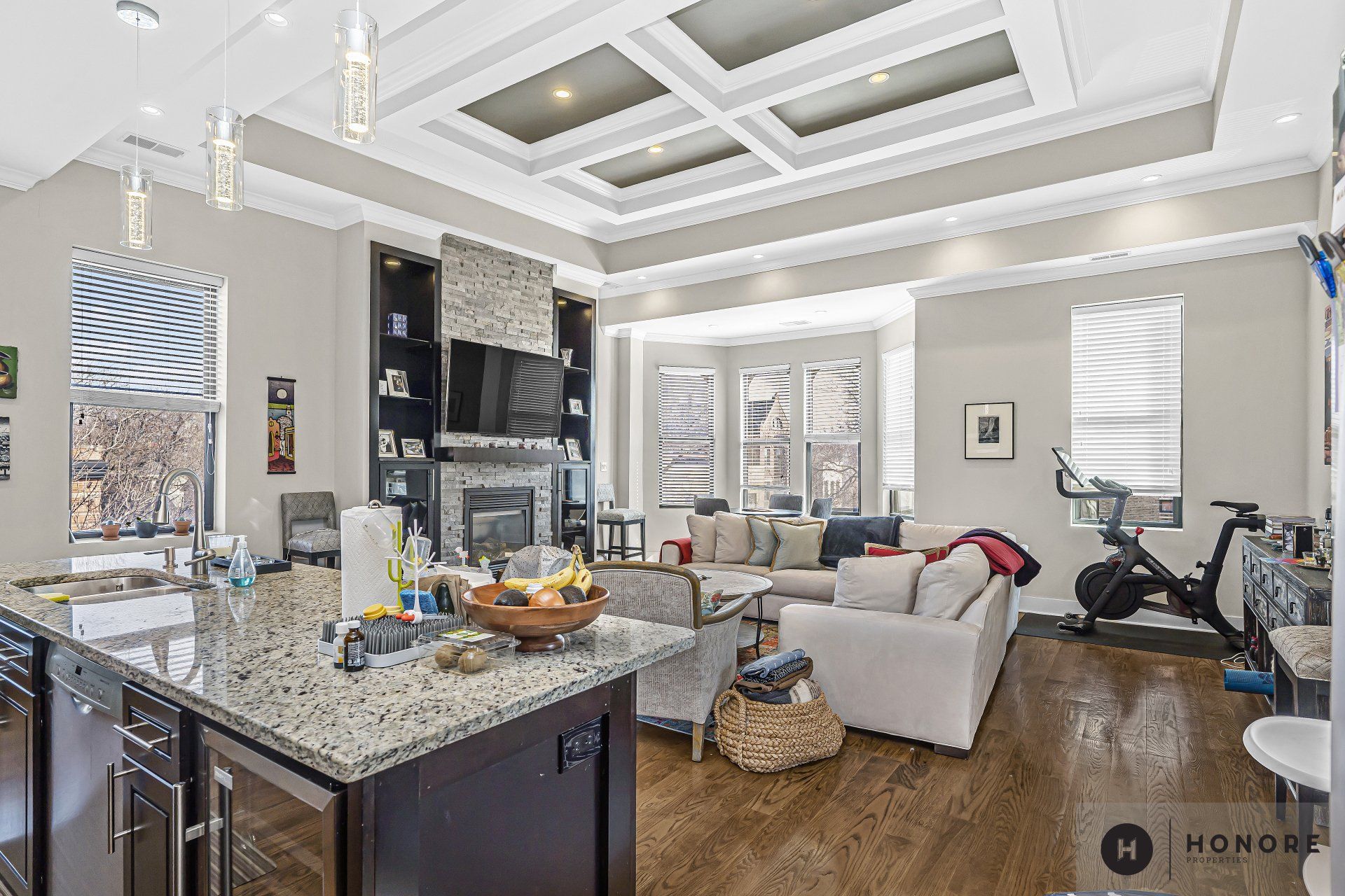 1834 W Wabansia Avenue living area