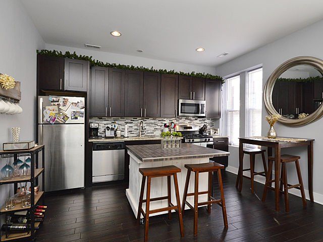 939 N Ashland Avenue Kitchen