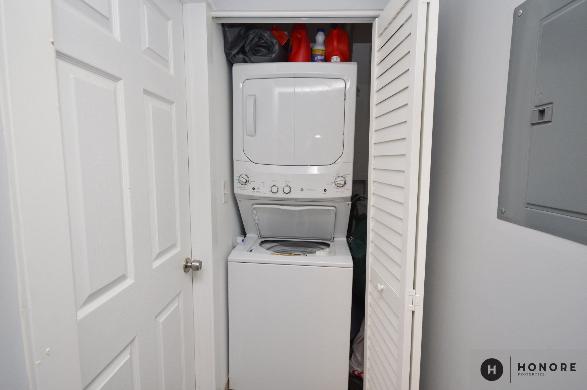 5553-59 N Magnolia washer and dryer
