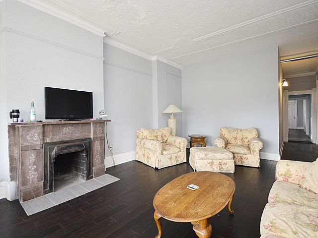 624-28 S Racine Avenue Living Room