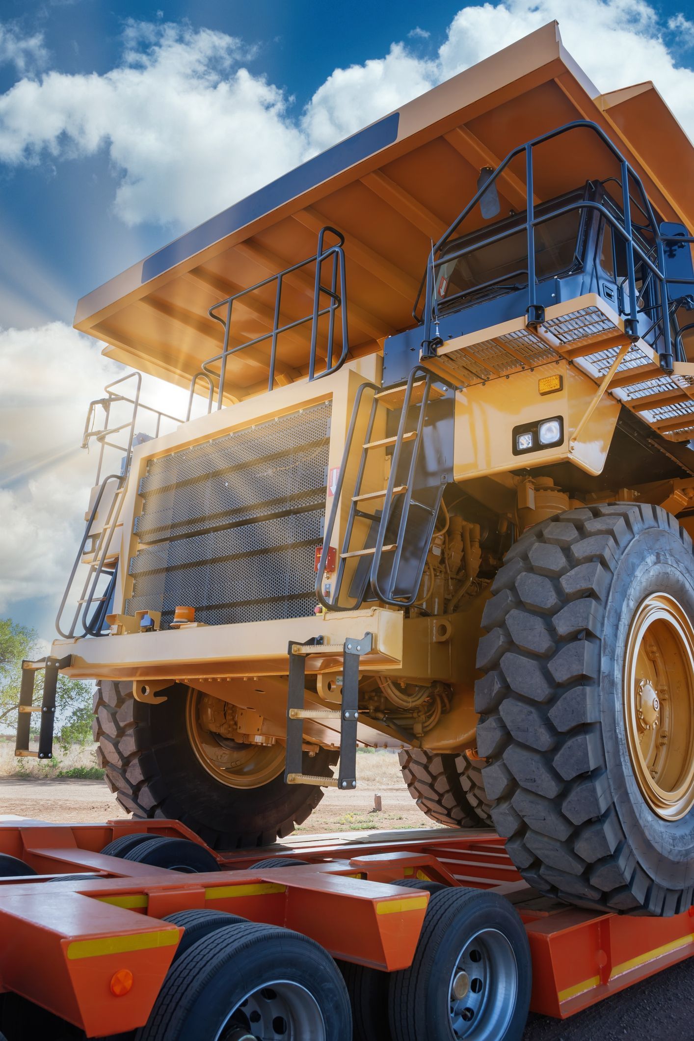 Cullum Construction is providing heavy haul transport in Meridian, MS, safely transporting oversized