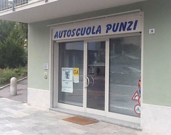 Porta ingresso autoscuola