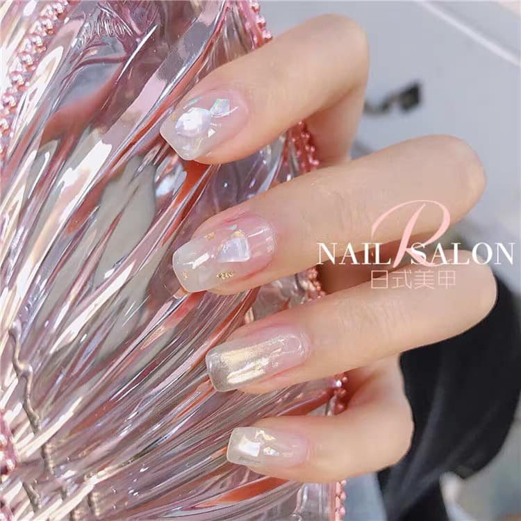 manicure con brillantini