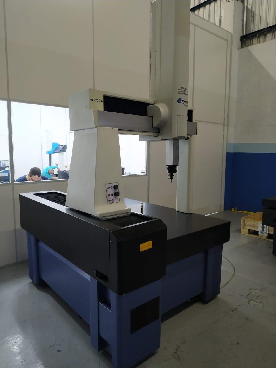 Modelo - Mitutoyo Crysta Plus M7106 com Geopack Win. 3.3 e Módulo CAT 1000s