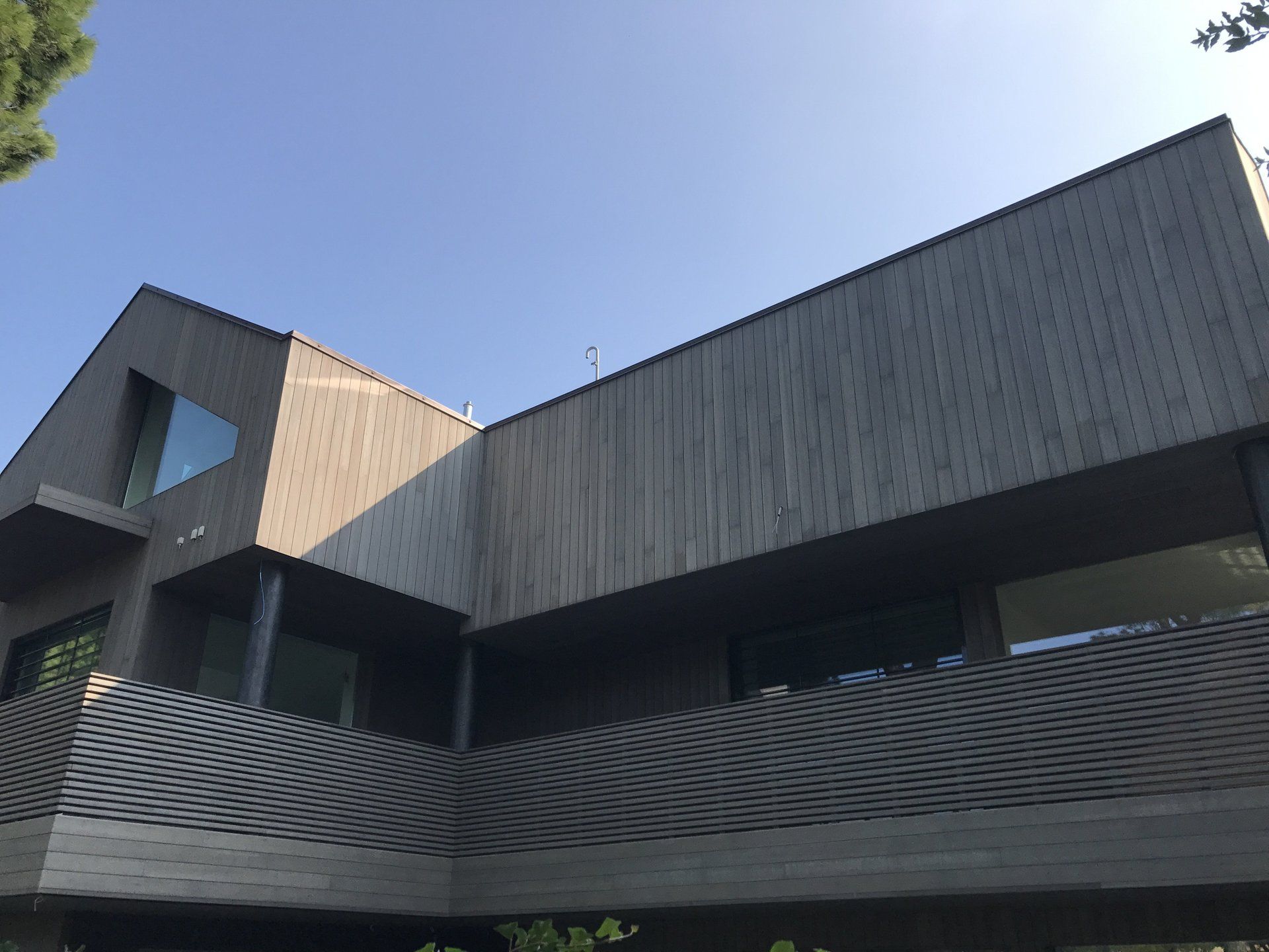 rivestimento in legno per esterno villa