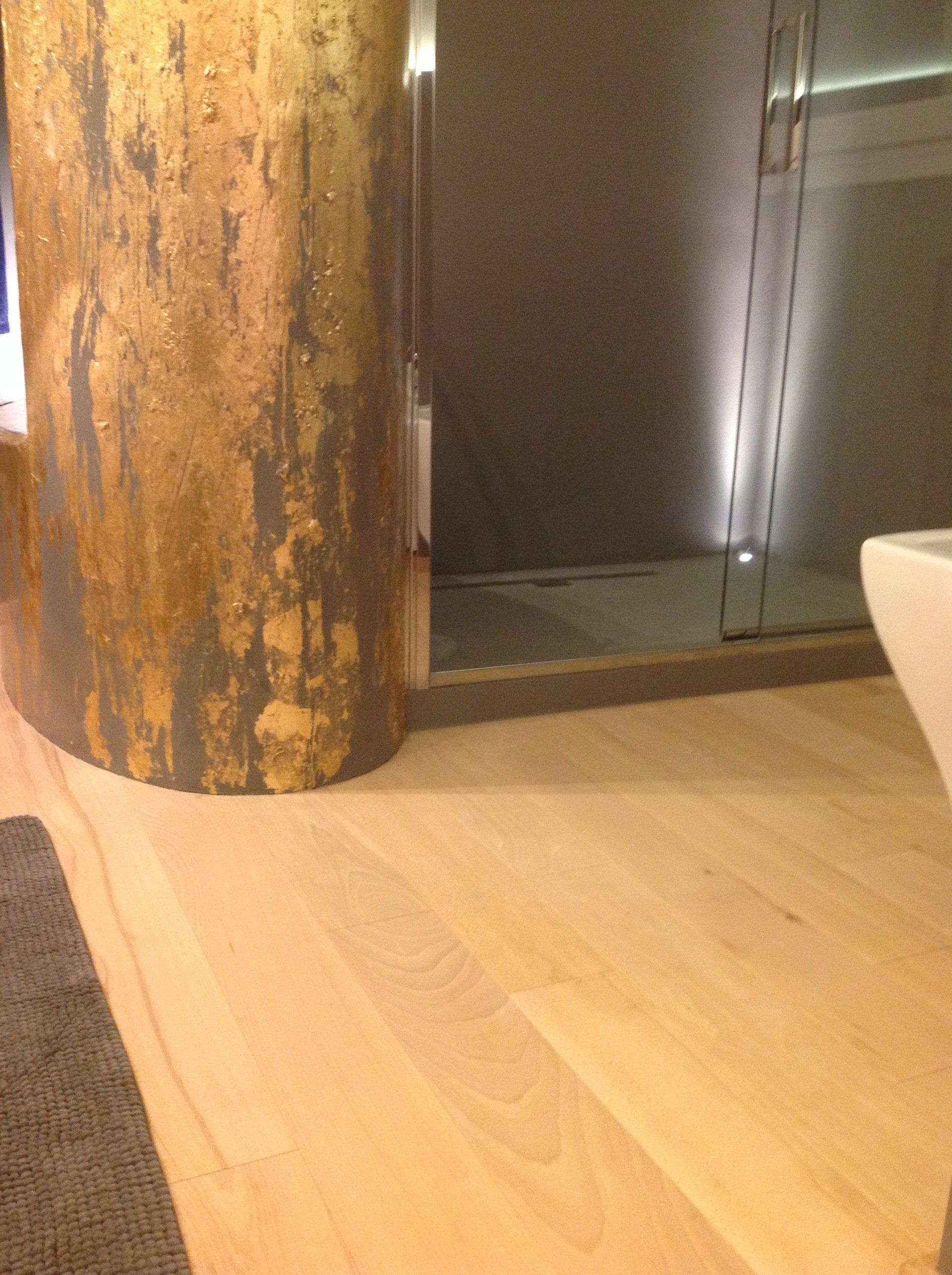 rivestimento in legno per il bagno interno
