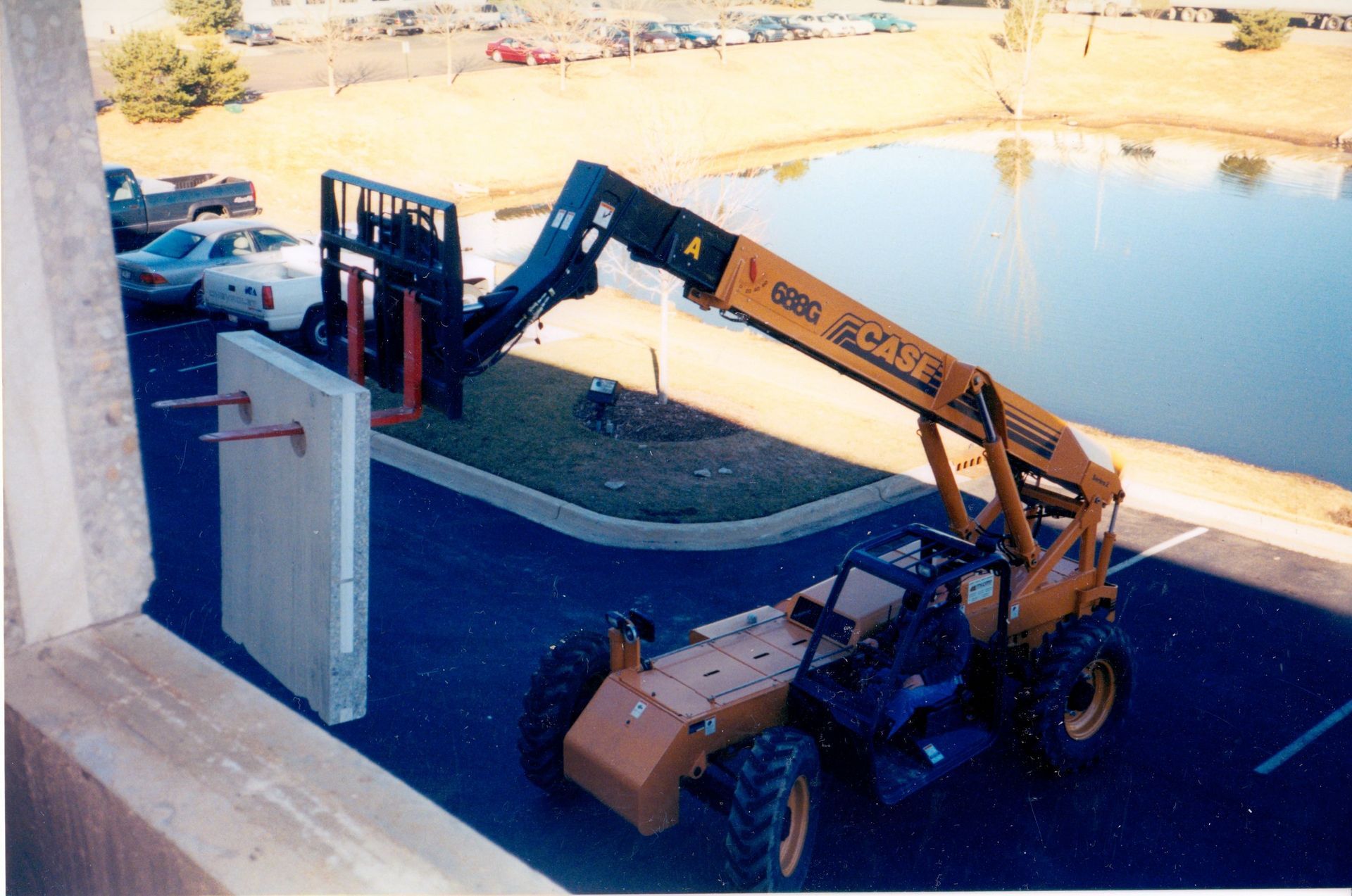A forklift with the word case on it
