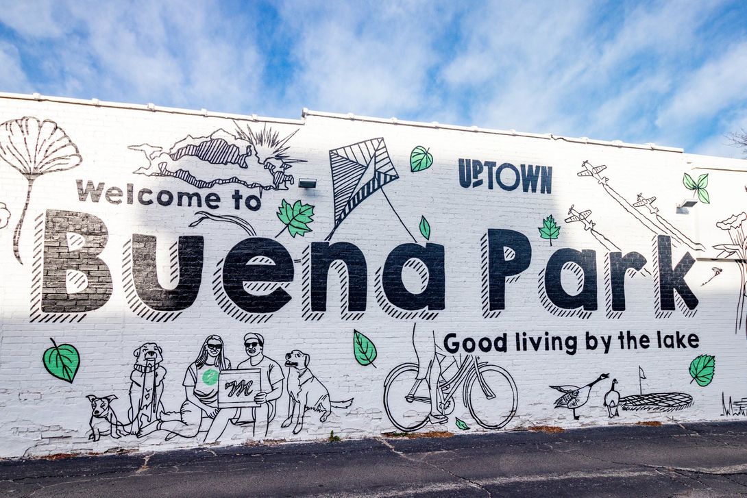 A mural on a wall that says welcome to buena park