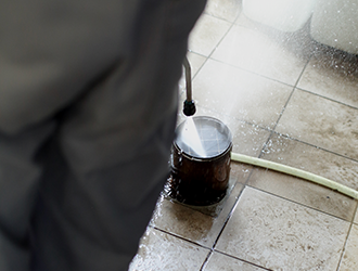 A person is cleaning a dpf filter with a high pressure washer.