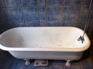 Electrostatic Painting — White Tub With Stains in Versailles, KY