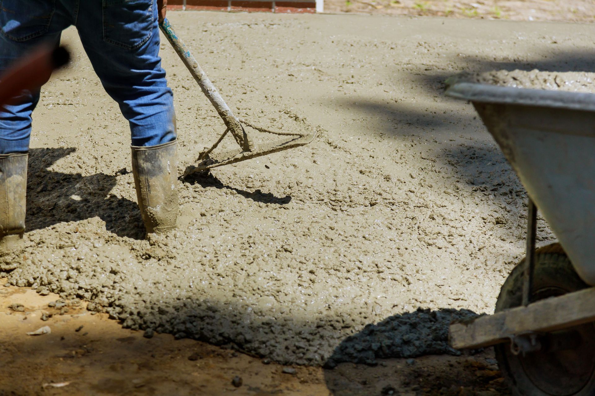 concrete driveway pouring