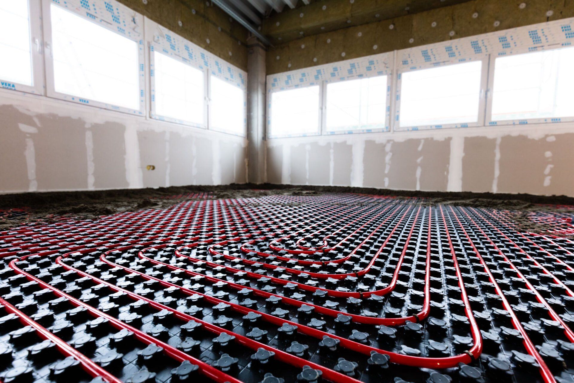 Imagem de piso aquecido hidráulico instalado em casa em construção