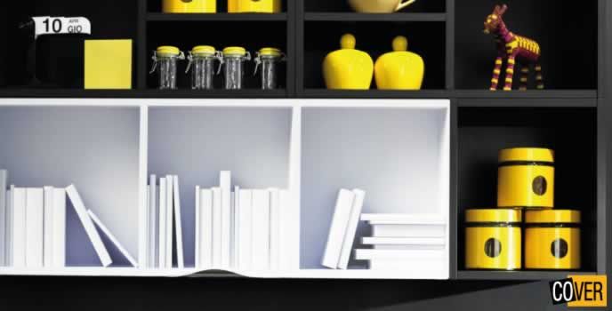 Un'immagine di una libreria con la parola angolo in basso