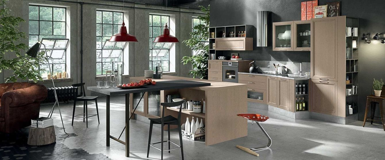 Una cucina con tavolo e sedie