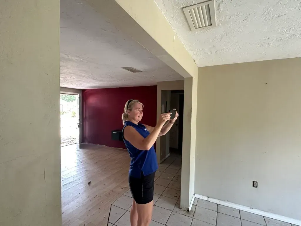 Glo Taking Photos  | Sarasota, FL | Home Buyers Plus, LLC