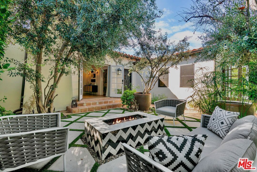 7416 Rosewood Ave, Los Angeles, CA, 90036