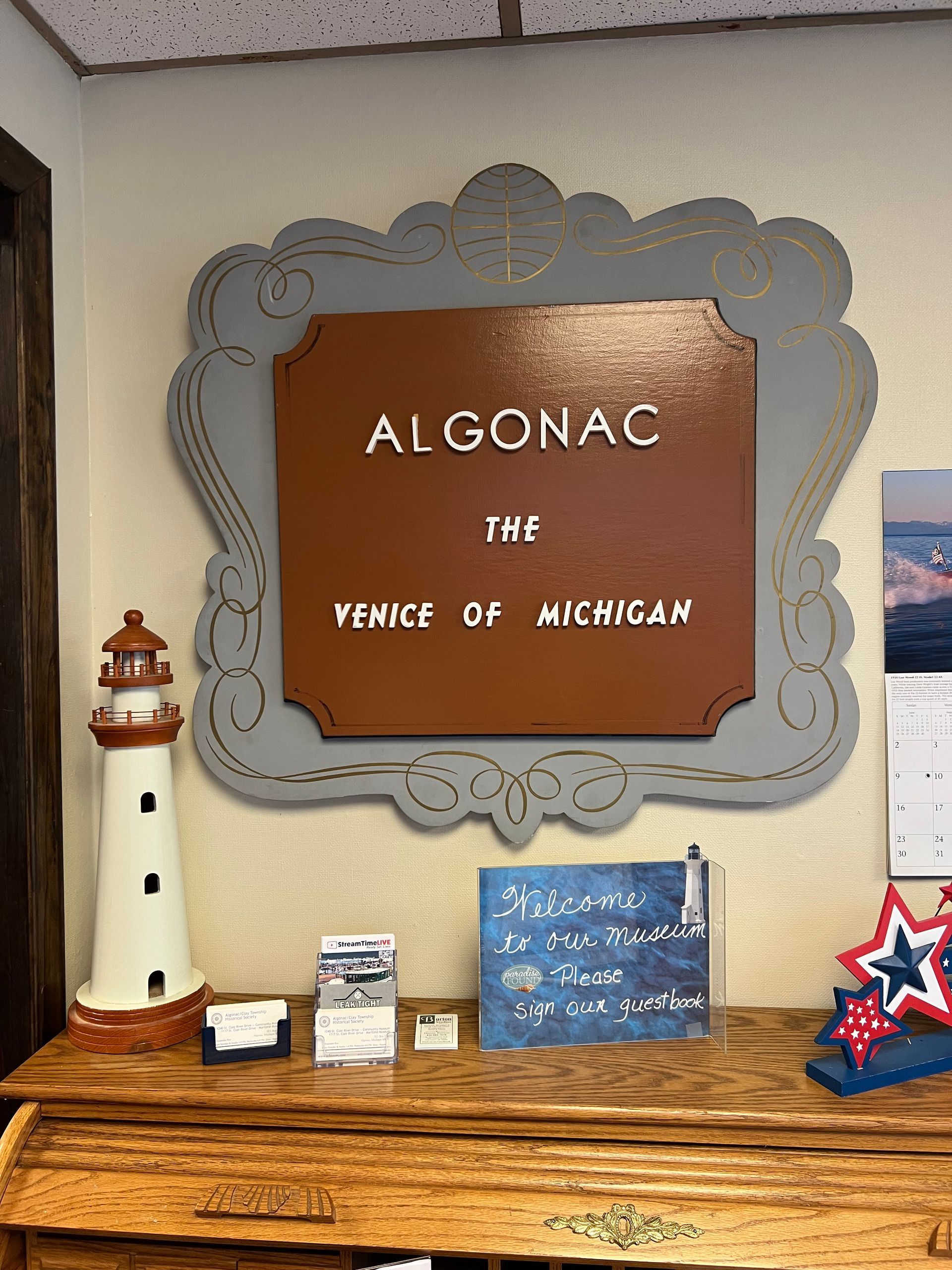 A sign on a wall that says algonac the venice of michigan