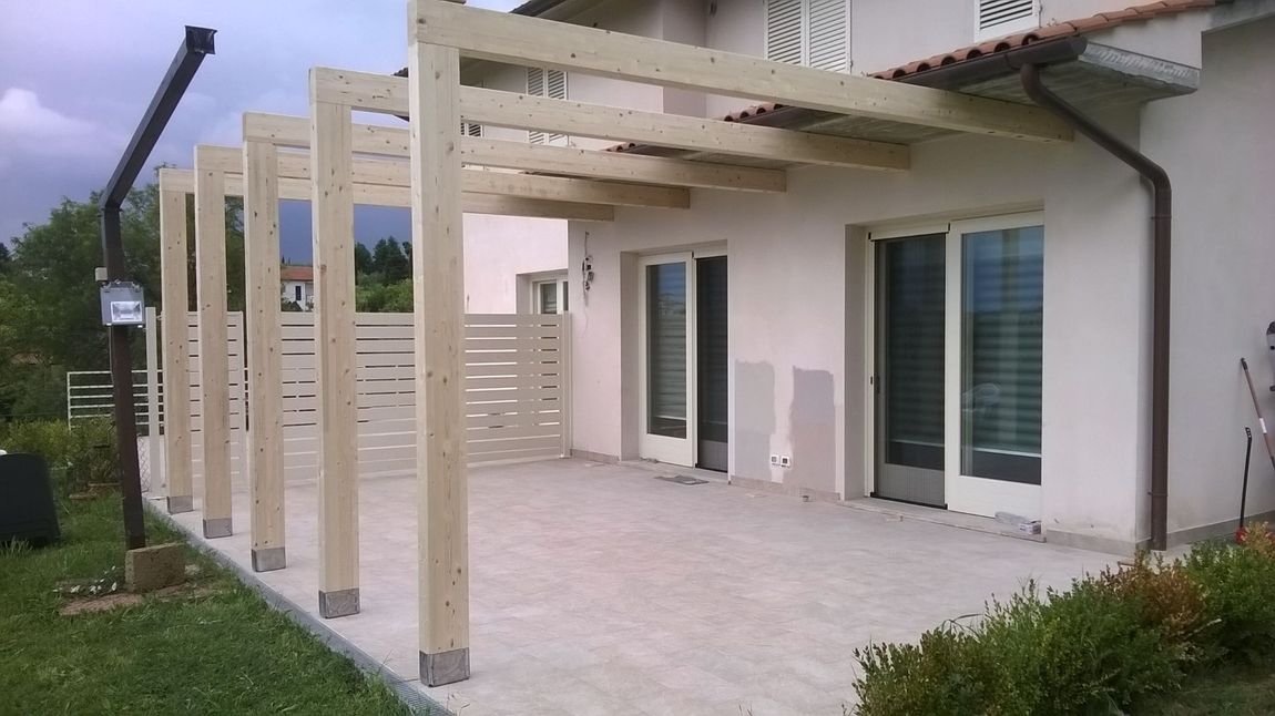 struttura in legno per veranda esterna