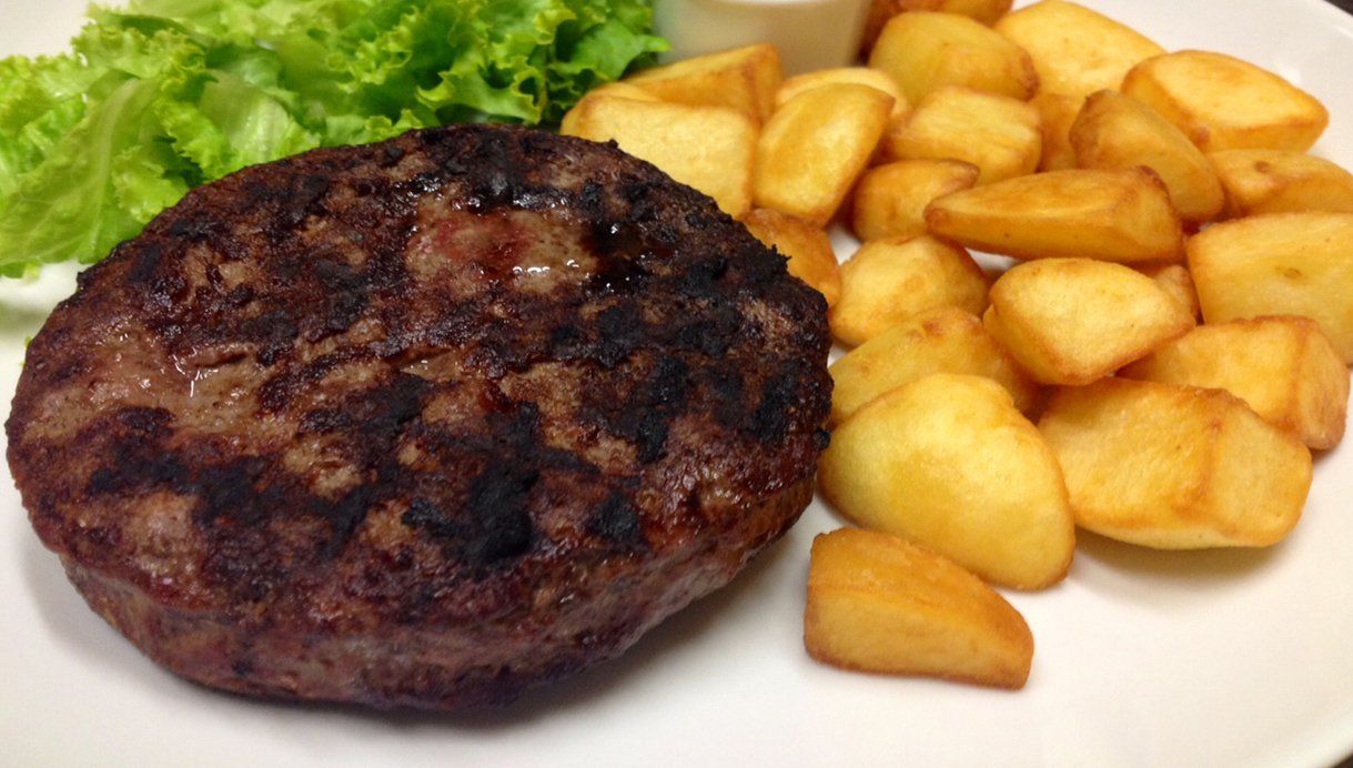 Hamburger con patate al forno