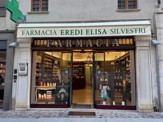 foto storica della farmacia in bianco e nero