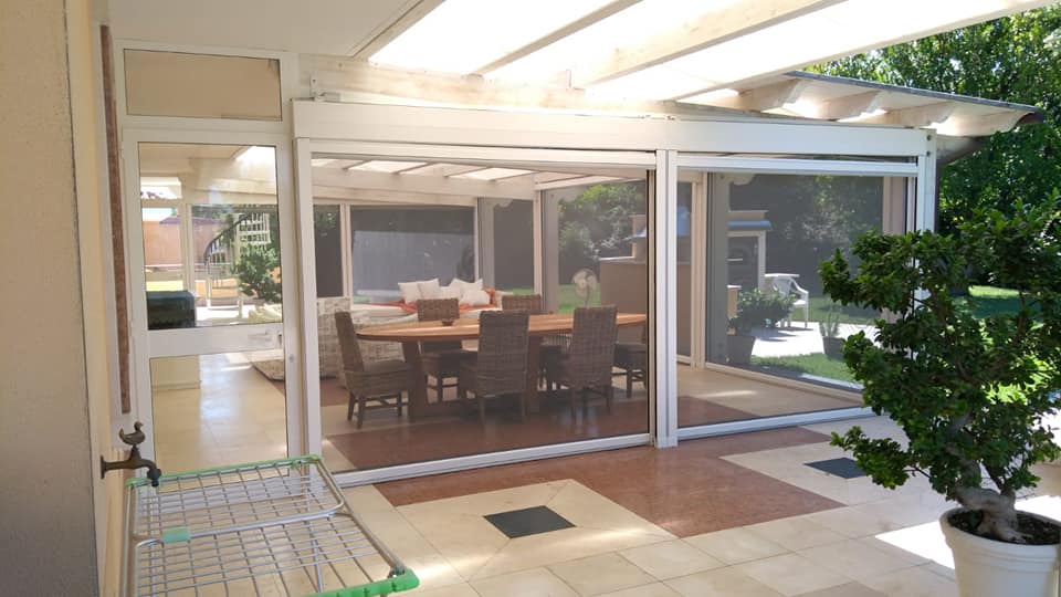 veranda con vetri scorrevoli