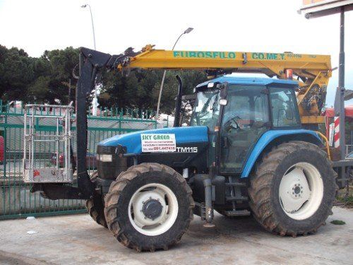 Trattore per manutenzione giardini