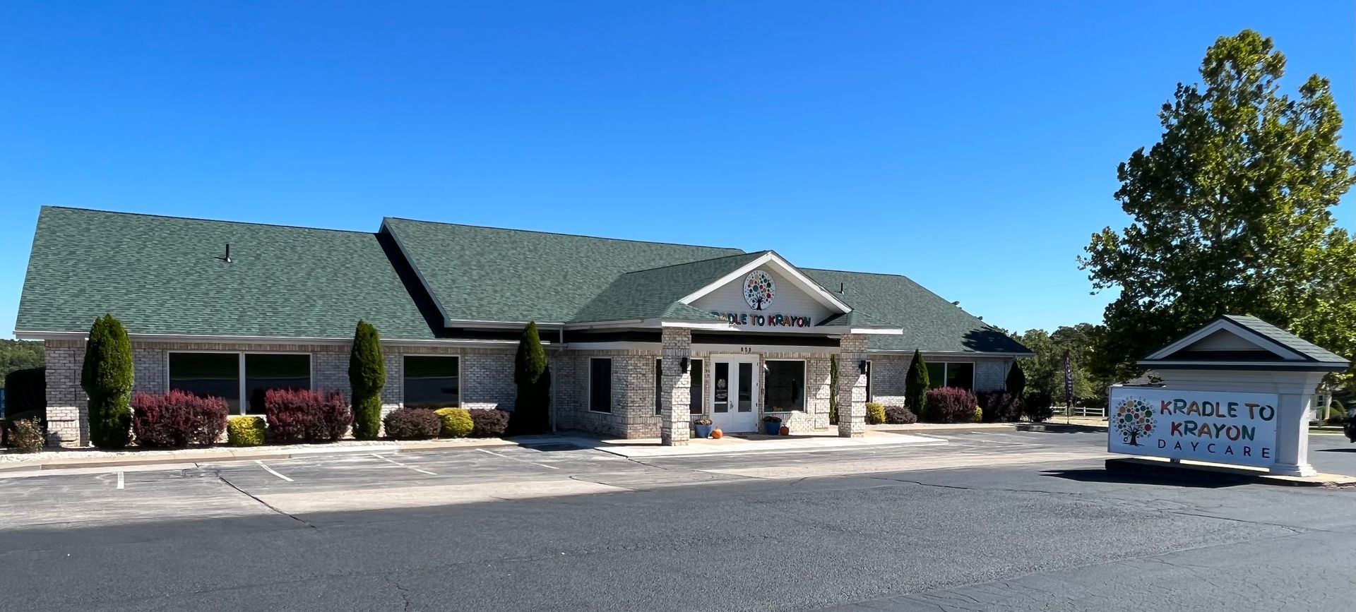 A building with a sign in front of it that says pharmacy