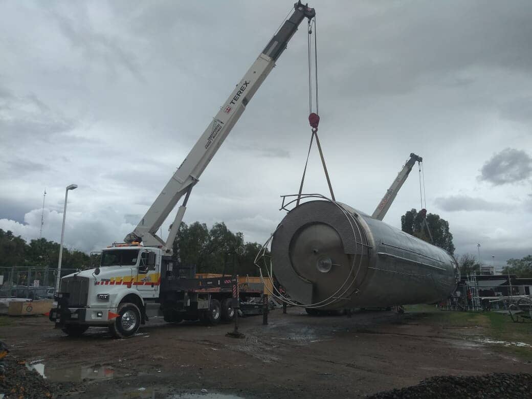 TRANSPORTES GRÚAS Y MONTAJES