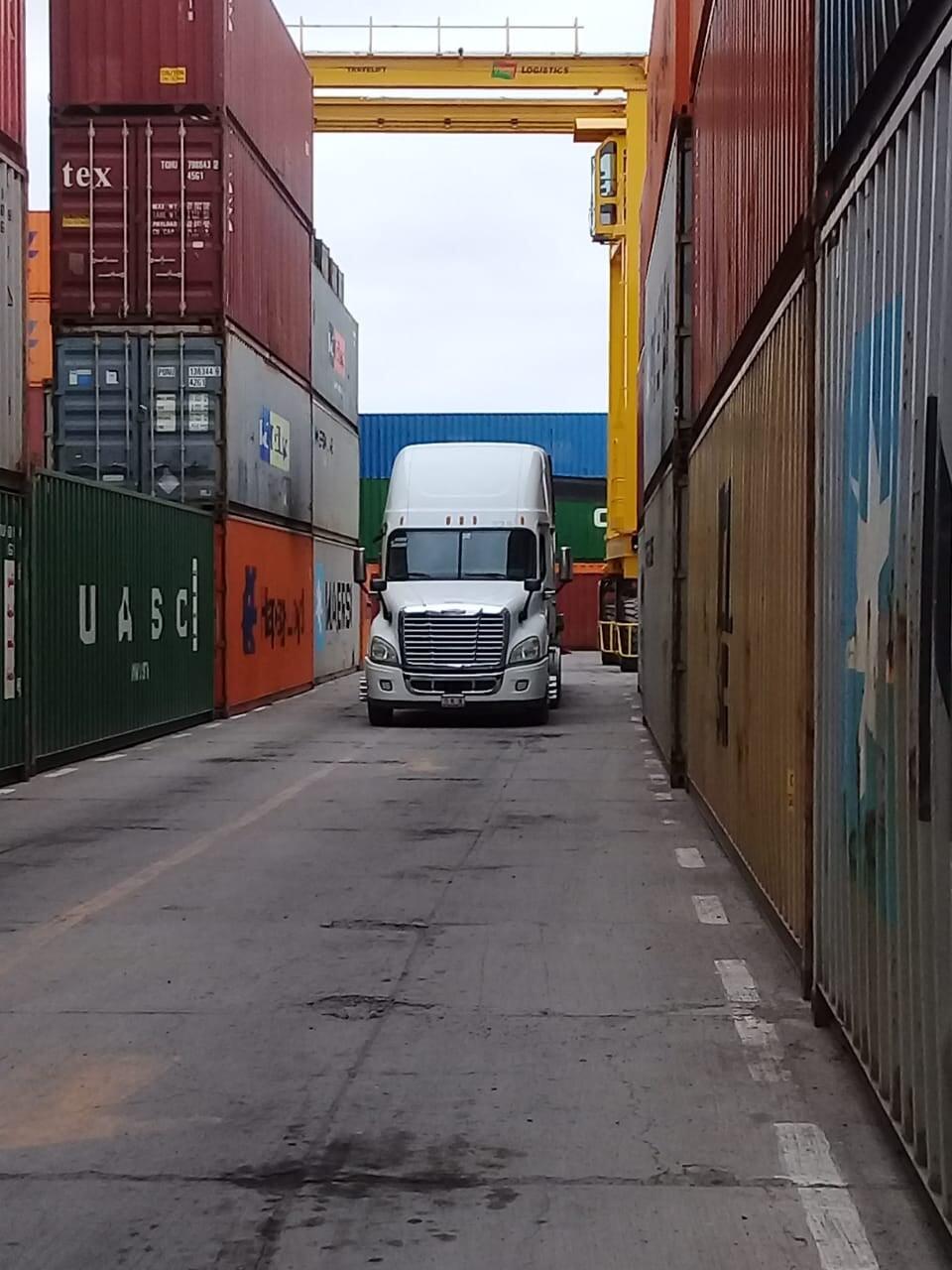 TRANSPORTES GRÚAS Y MONTAJES