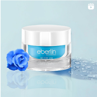 Una rosa azul junto a un frasco de crema para ojos eberlin