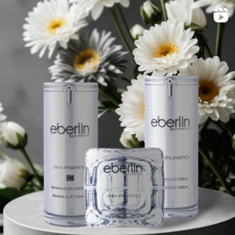 Una botella de eberlin se encuentra sobre una mesa con flores al fondo