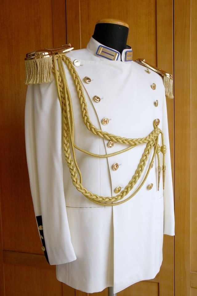 divisa militare elegante
