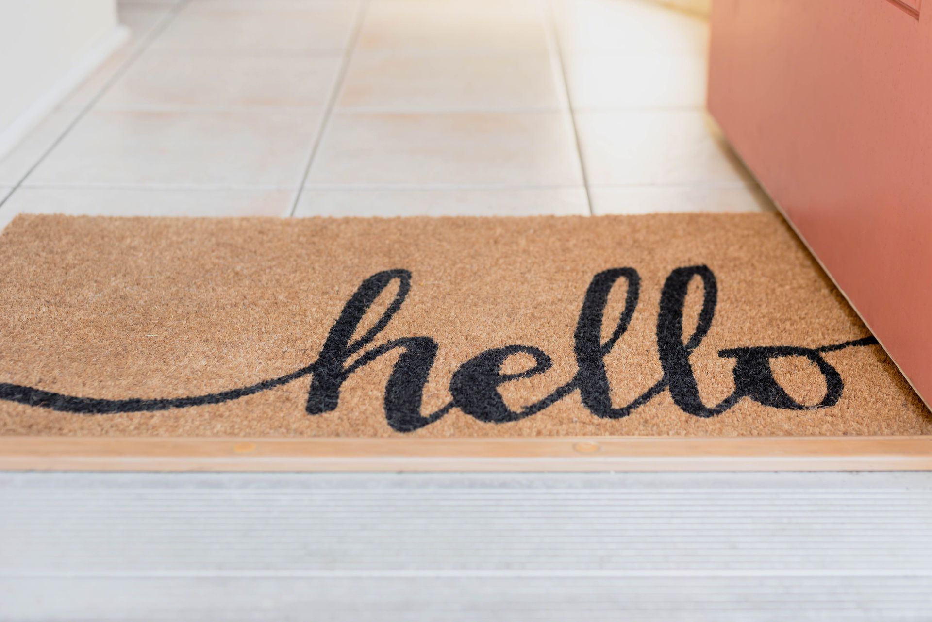 Photo of a welcome mat, saying 