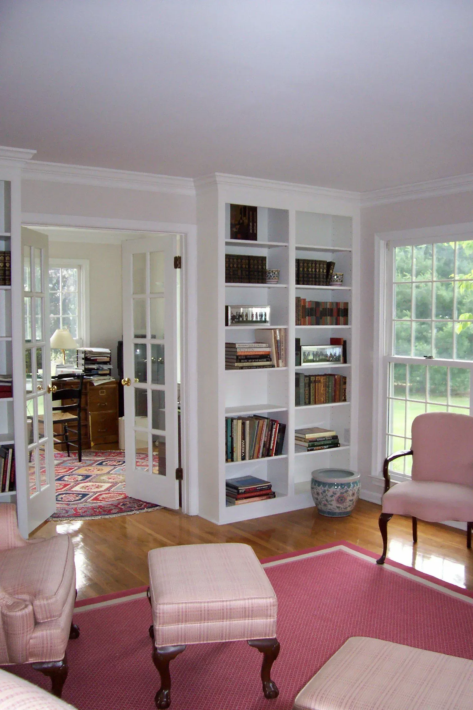 A living room filled with furniture and bookshelves