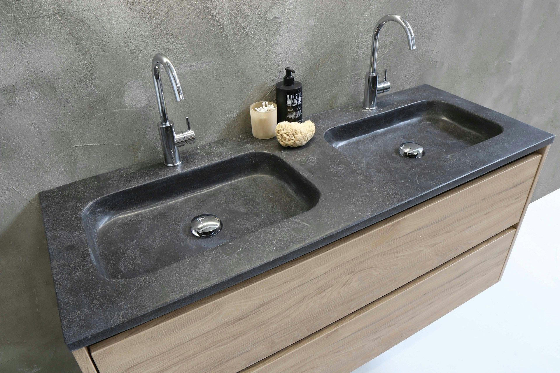 minimalist bathroom