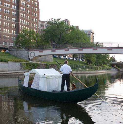 Gondola Photos Kansas City, MO Ambiance on the Water