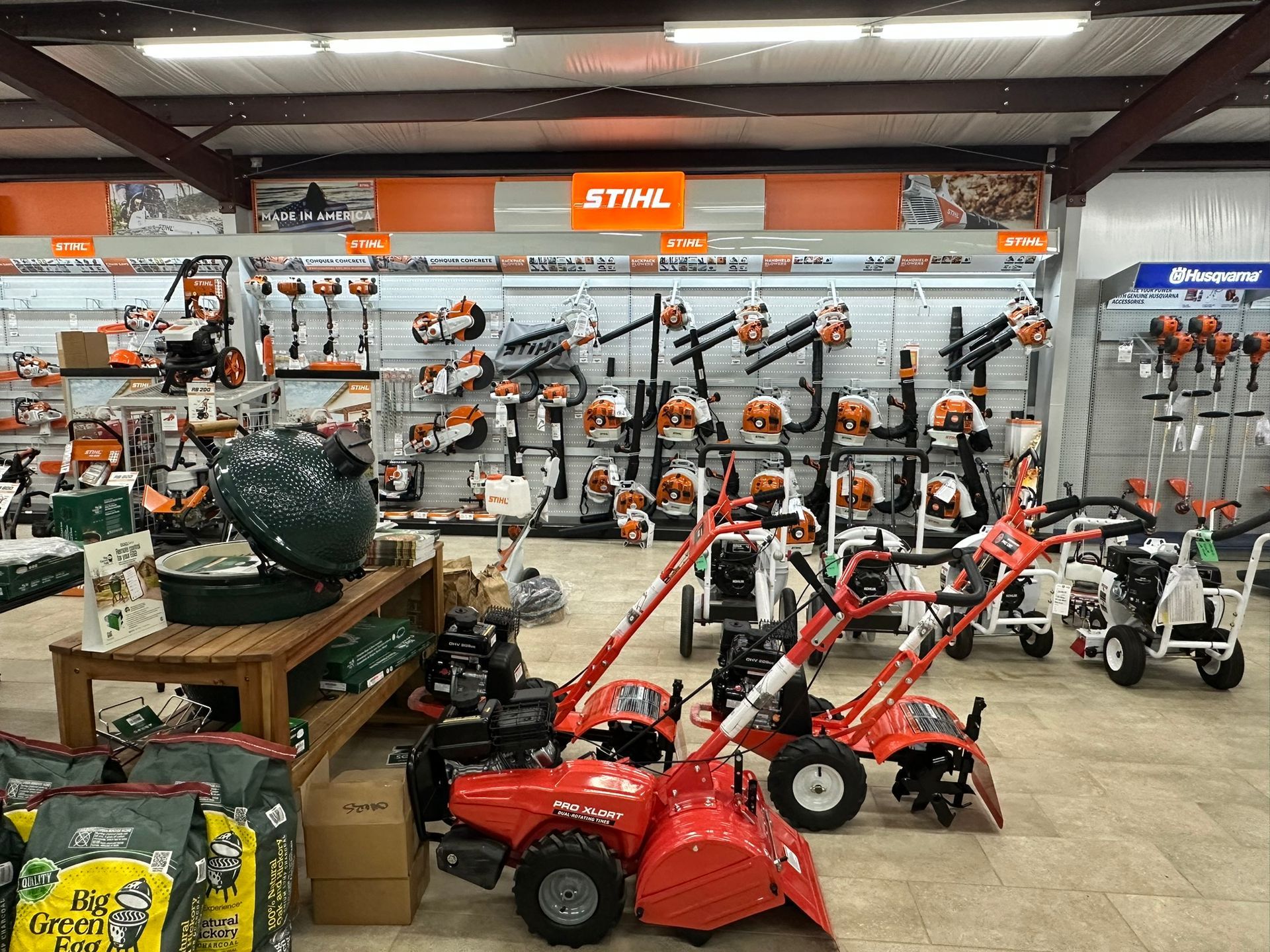 A store filled with lots of lawn mower and gardening equipment.
